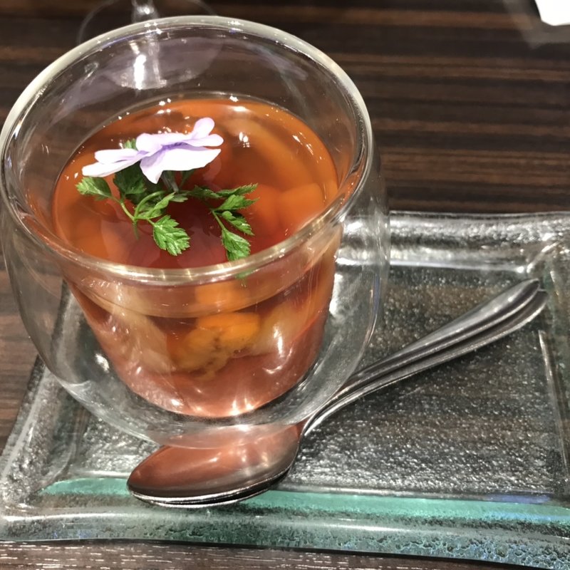 うにホタテ海老のコンソメジュレ季節野菜のフォンダン(俺のフレンチ TOKYO )