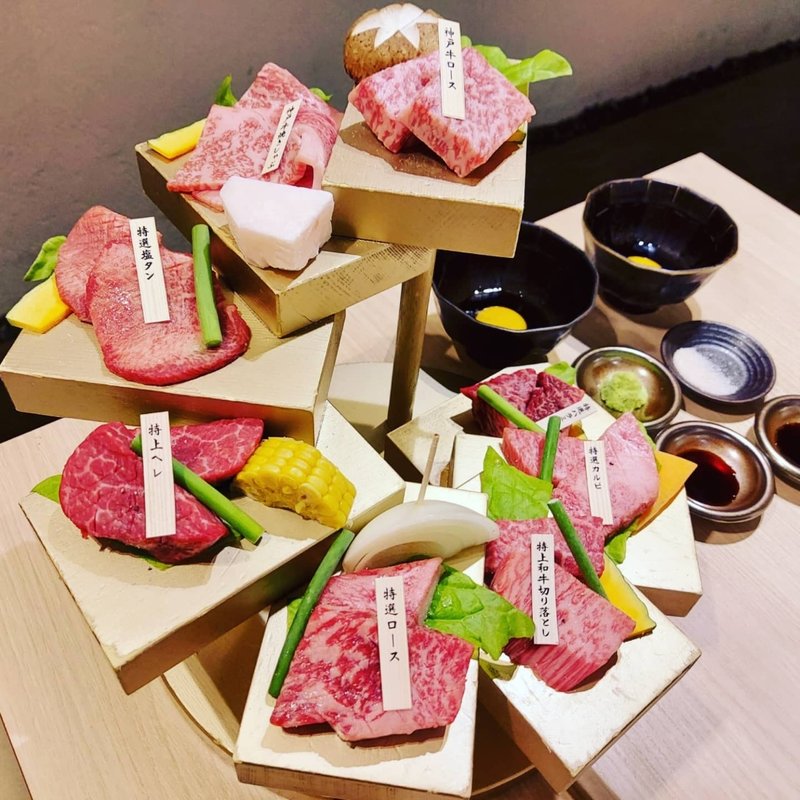 一牛名物神戸8段盛り(板前焼肉 一牛 心斎橋本店)