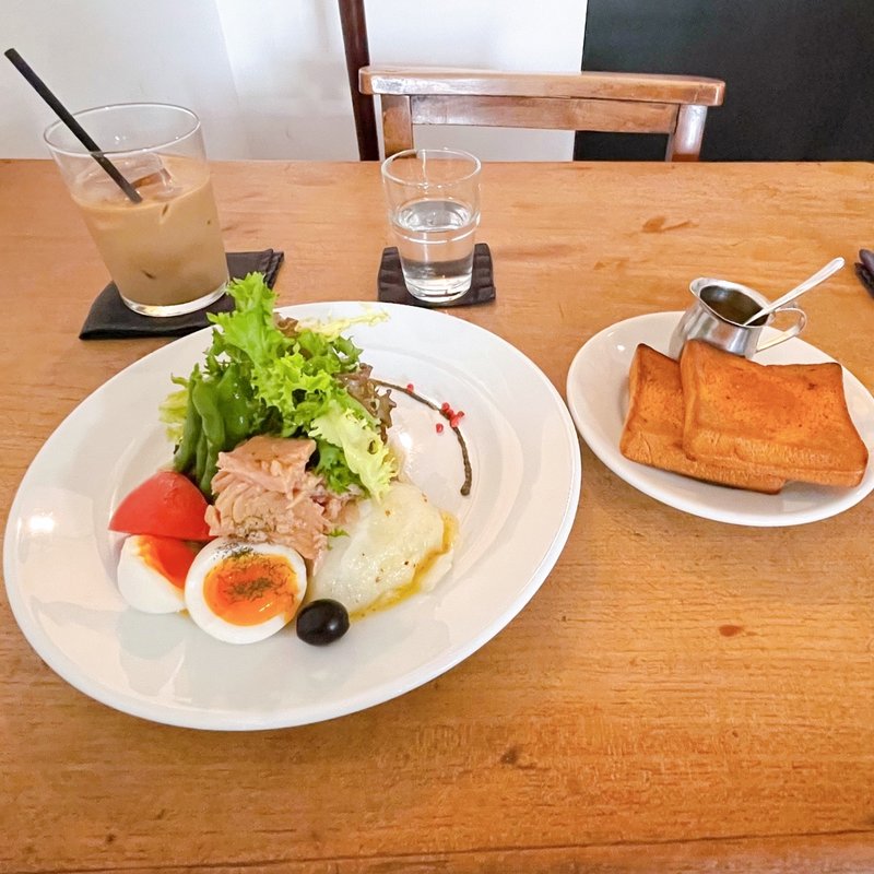 ニース風サラダ+ライ麦パンのバターはちみつ+ドリンク(Cafe de lento)