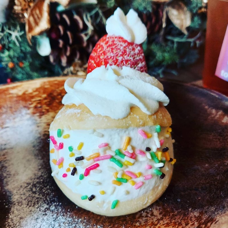 クリスマス限定スイーツバーガー トトとっつぉ サンタクロース(toto BURGER)