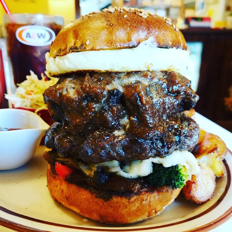 ビーフシチュードシャンクバーガー(BACK HOME meal & bake （バックホーム）)