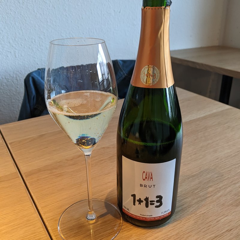 ウ・メス・ウ・ファン・トレス・ブリュット(Chinese restaurant KUE)