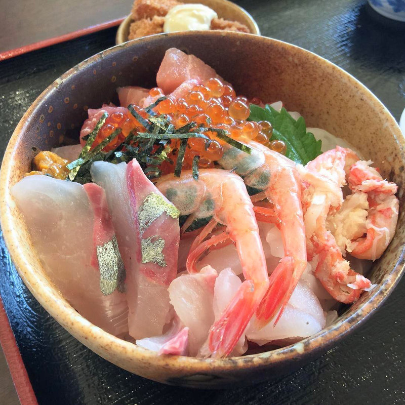 かねまつ丼(刺身処かねまつ （サシミドコロカネマツ）)