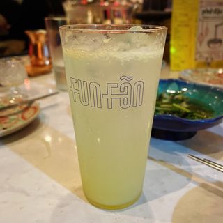 生レモンサワー（強炭酸）(Fun Fan 中目黒)