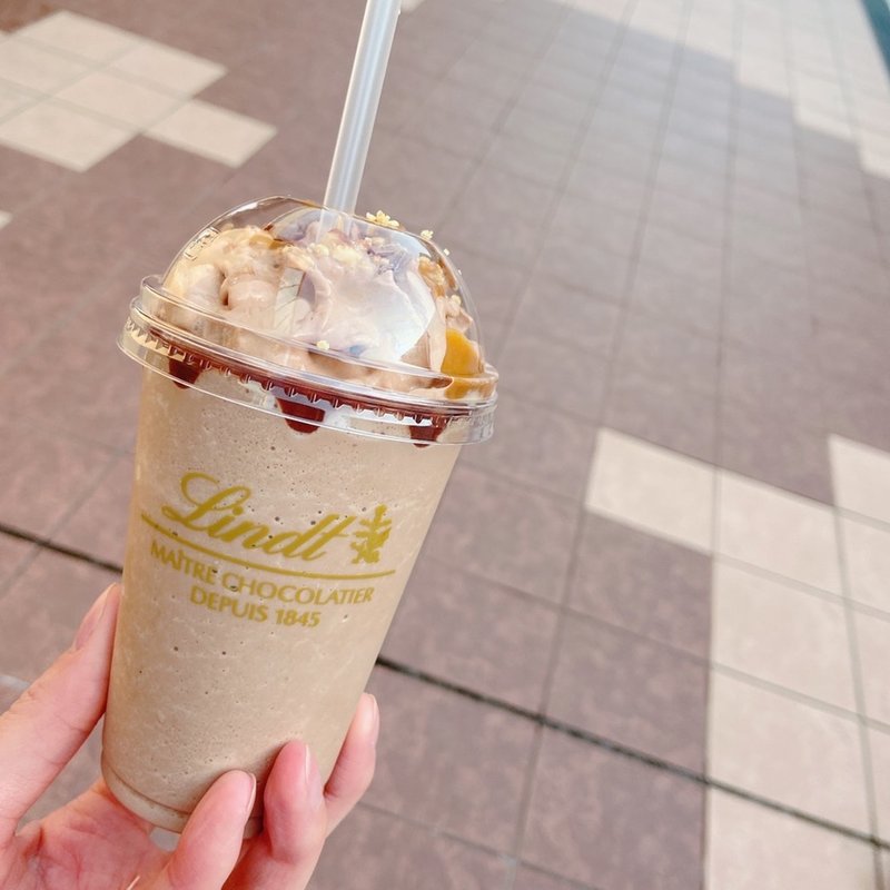 チョコレートドリンク MILK ジャンドゥーヤ アイス(リンツ ショコラ カフェ 三井アウトレットパーク滋賀竜王店 )