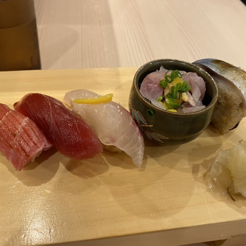 赤酢握り5貫(鮨ららぁー麺釣りきん鶴屋町店)