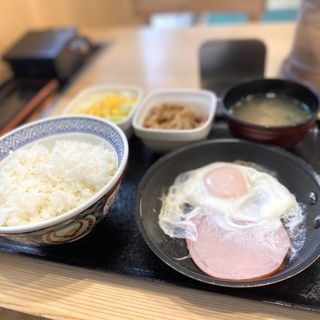 ハムエッグ牛小鉢定食(吉野家 札幌狸小路店)