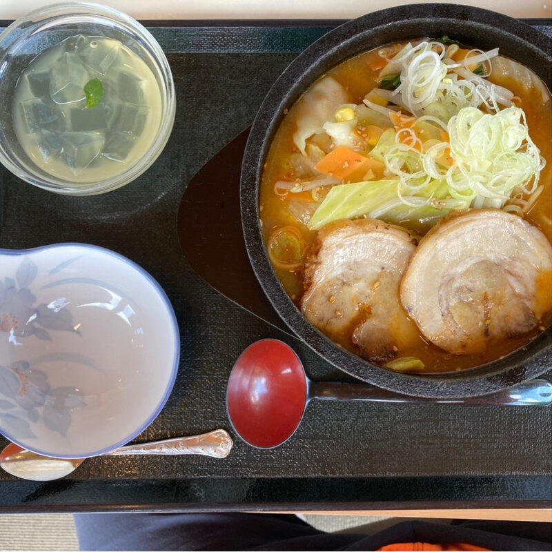 野菜たっぷり鉄鍋味噌ラーメン(泉カントリー倶楽部 レストラン )