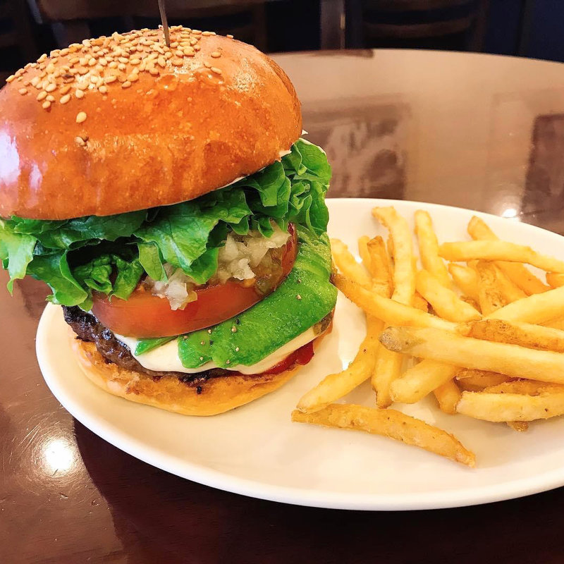 モッツァレラアボガドバーガー(キノーズマンハッタンニューヨーク)