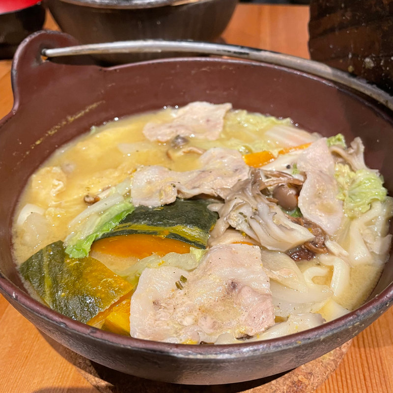 黄金ほうとう 豚肉入り(ほうとう蔵 歩成 河口湖店)