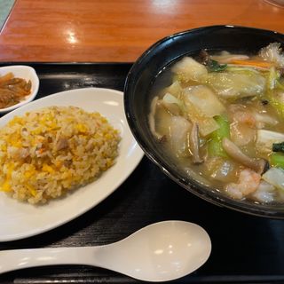 海鮮刀削麺(炒飯付)(利萍 )