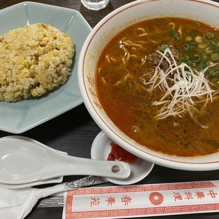 坦々麺と炒飯(春華苑(しゅんかえん))