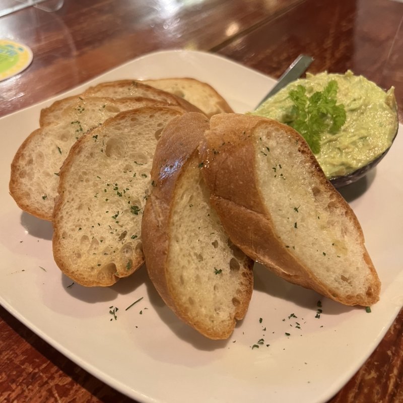 アボカドとスモークサーモンのティップ(アボカフェ)