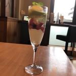グラスパフェ　ピスタチオ＆ベリー(ココス 港北新羽駅前店 )