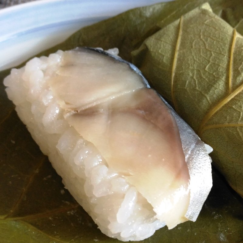 柿の葉寿司（鯖）(ゐざさ中谷本舗 近鉄奈良店)