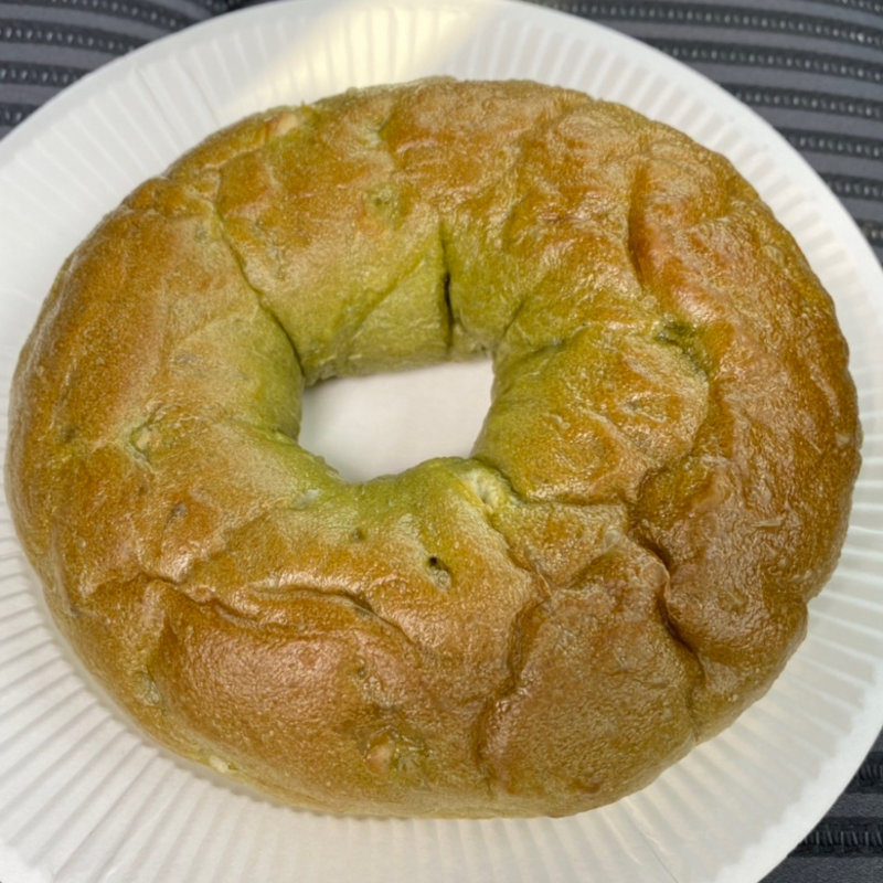 ホワイトチョコの宇治抹茶ベーグル(北欧倶楽部 バロー水口店)