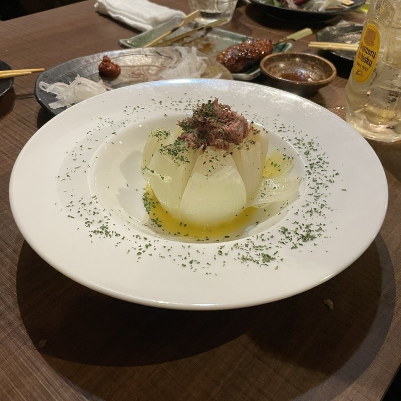 新玉ねぎとコンビーフのコンソメバター蒸し(門前仲町 彦酉 )