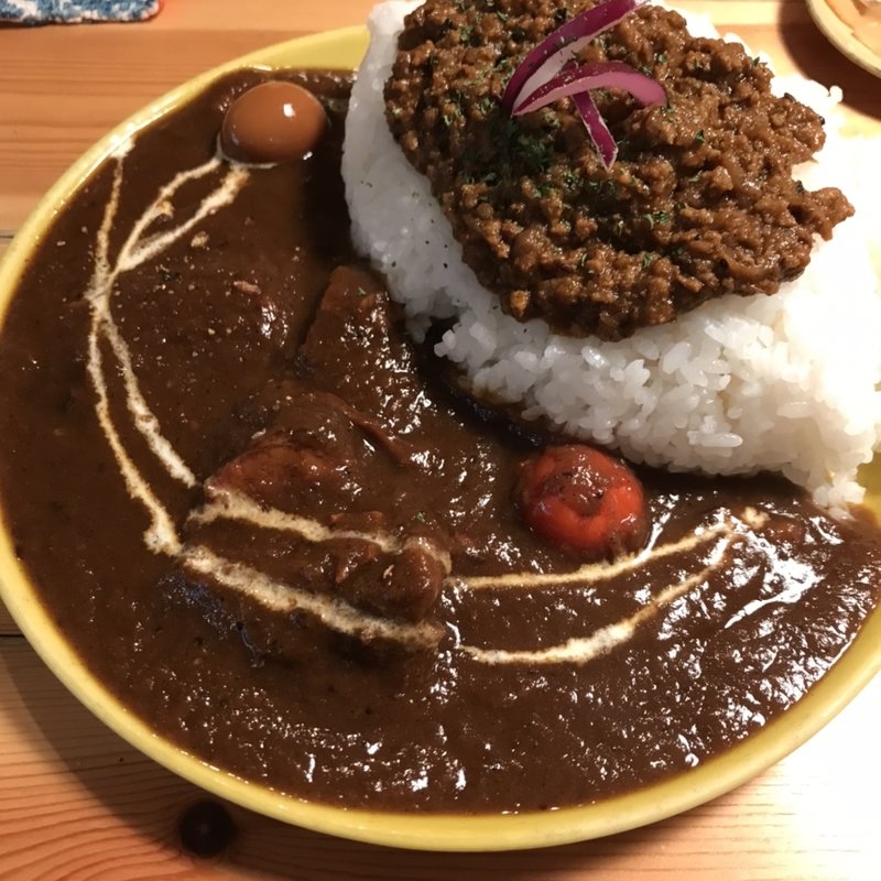 牛すじカレー & ドライカレー(YOUNG)