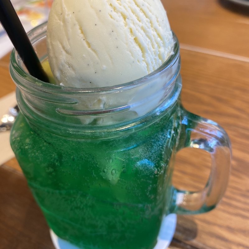 昔懐かしクリームソーダ(あずさ珈琲 宝塚)