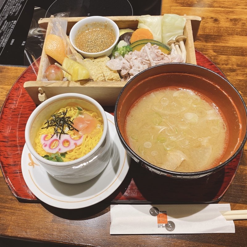 黒豚野菜蒸しセット(遊食豚彩 いちにいさん 銀座店)