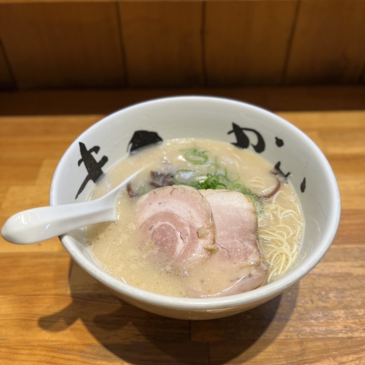 純系豚骨らーめん(博多純系豚骨ラーメン まんかい 天満橋店)の
