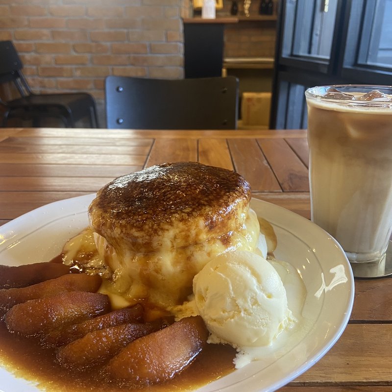 クレームブリュレ リンゴのキャラメリゼ添え(Ailes Cafe)