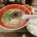 豚骨ラーメン+唐揚げ定食(博多ラーメン一龍)