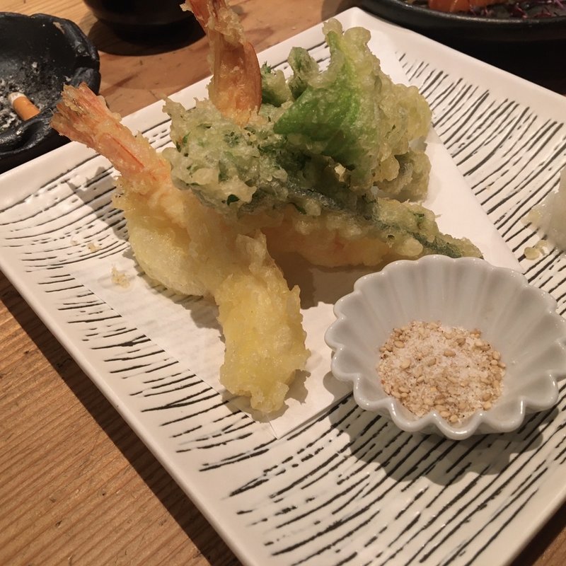 海老と旬の天ぷら盛り合わせ(炉端 ばんざい)