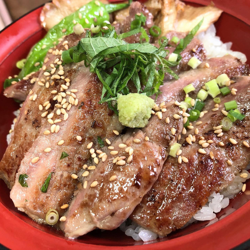ステーキ丼(そば酒房ひぐらし )