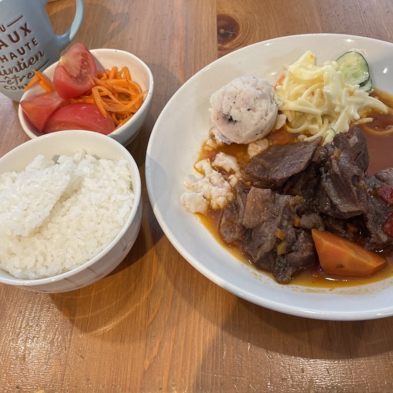 牛すじ赤ワイン煮こみ定食(神戸パートナーズ)