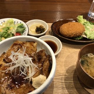 豚丼定食(北海道シントク町 塚田農場 品川港南口店)
