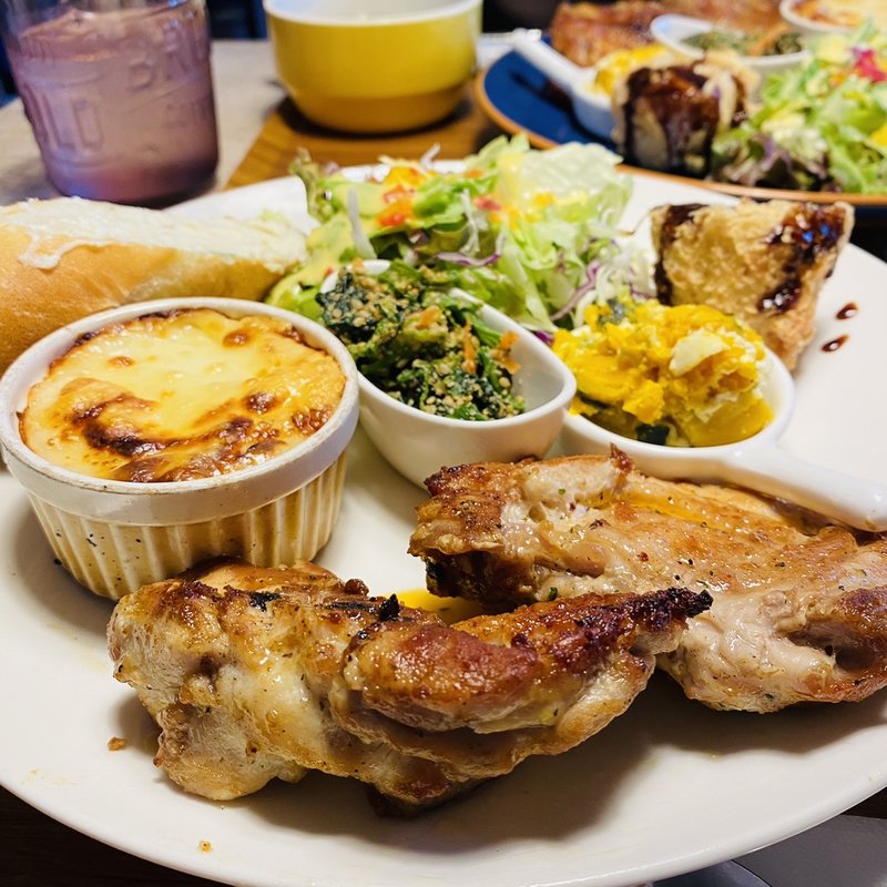 チキンソテー(バウハウスカフェ （Bauhaus Cafe）)