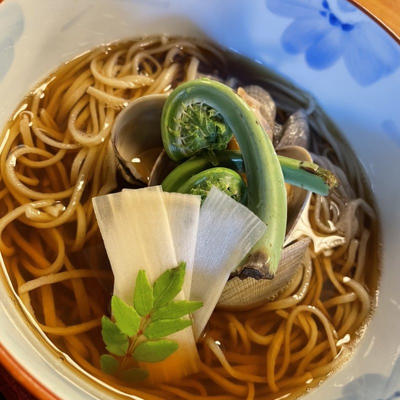 山菜とあさりのそば(一休庵 （いっきゅうあん）)