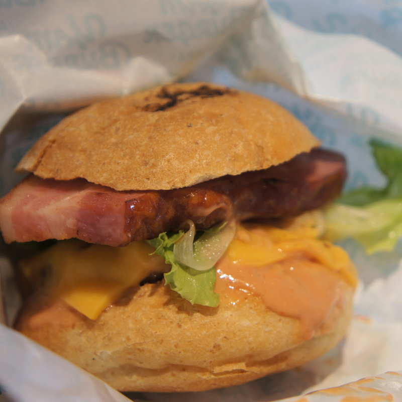 厚切りベーコンチーズバーガー(YAMBURGER 東京店)