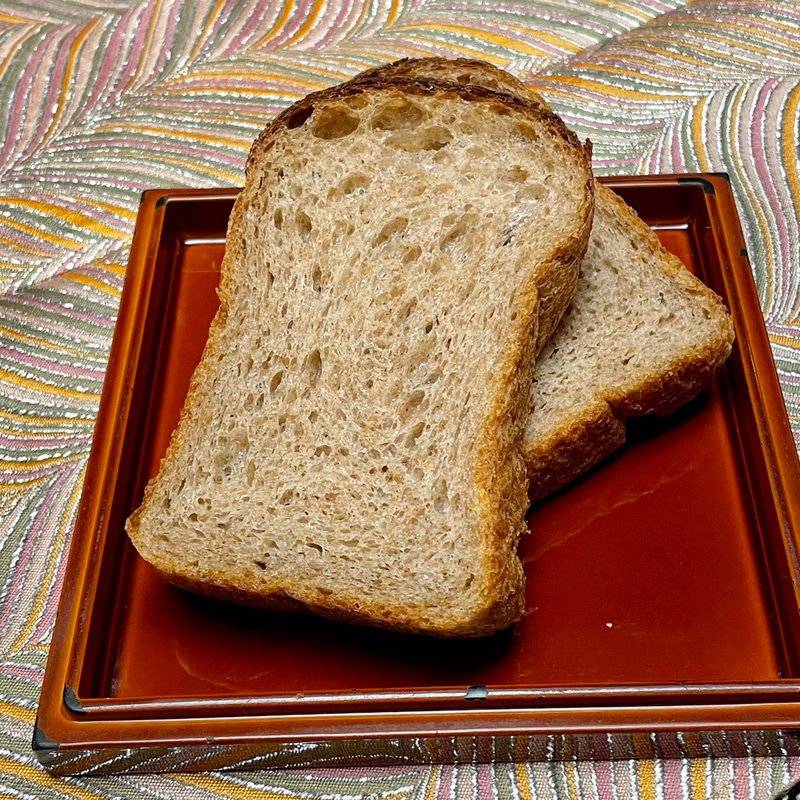 全粒粉食パン(ベッカライ コンディトライ ヒダカ （Bckerei Konditorei Hidaka）)