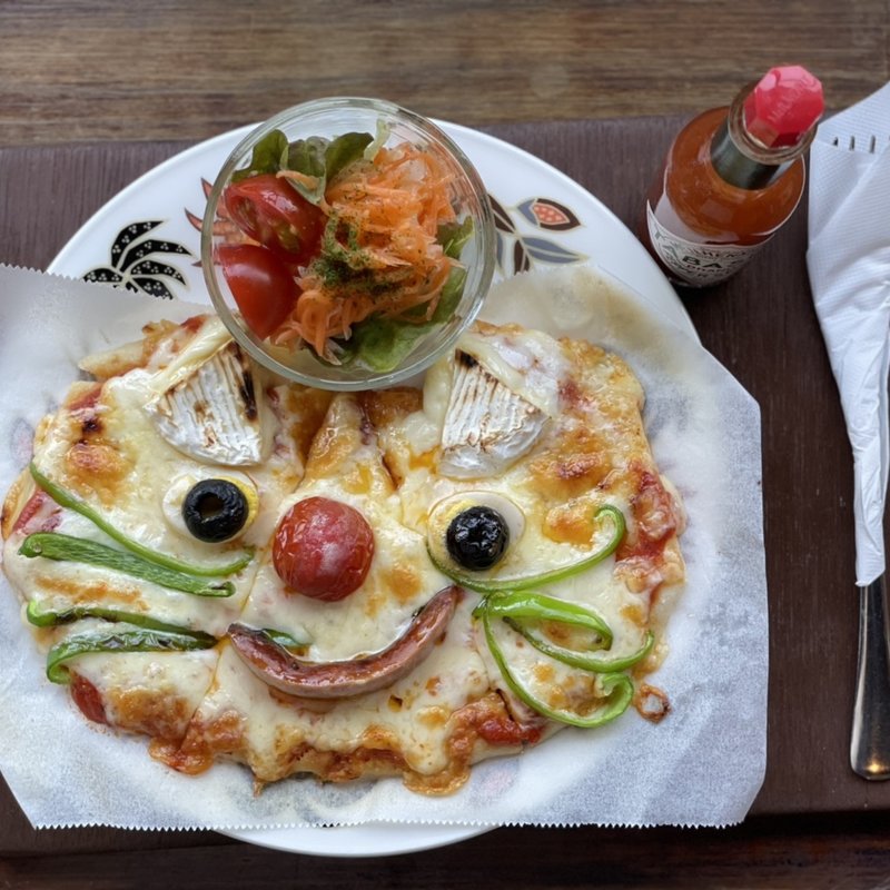 ハーフピザ(よつばカフェ)