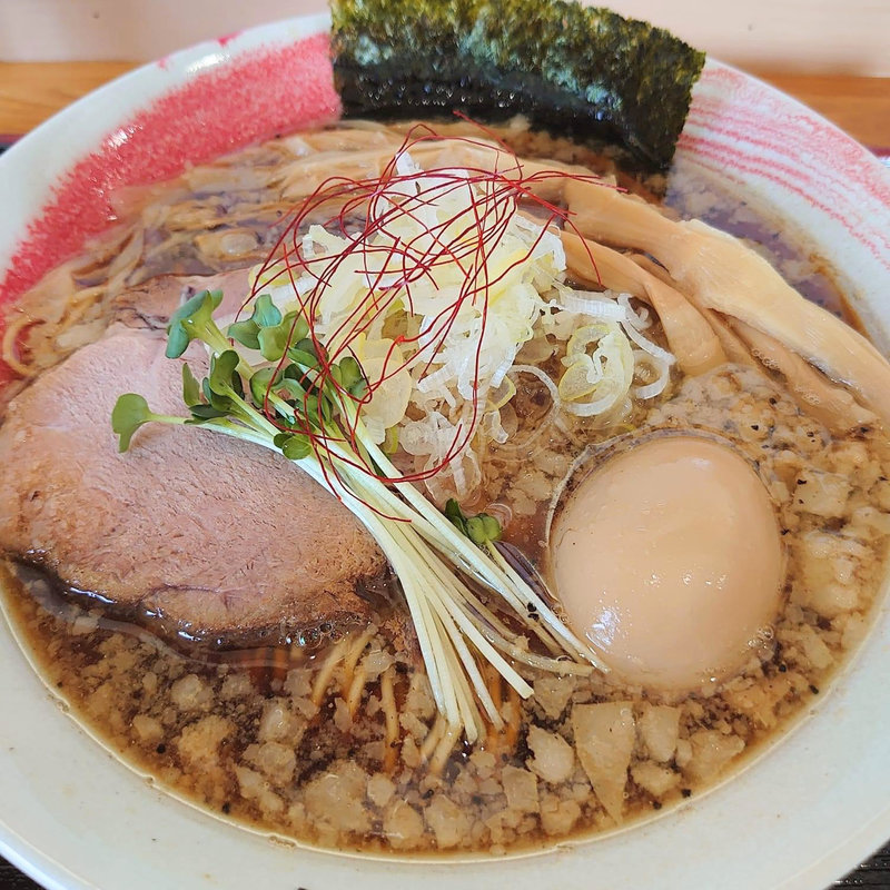 黒中華(自家製麺中華そば　八縁 )