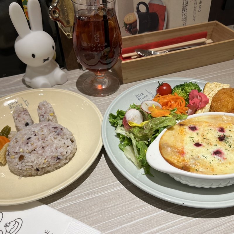 (Dick Bruna TABLE YOKOHAMA)