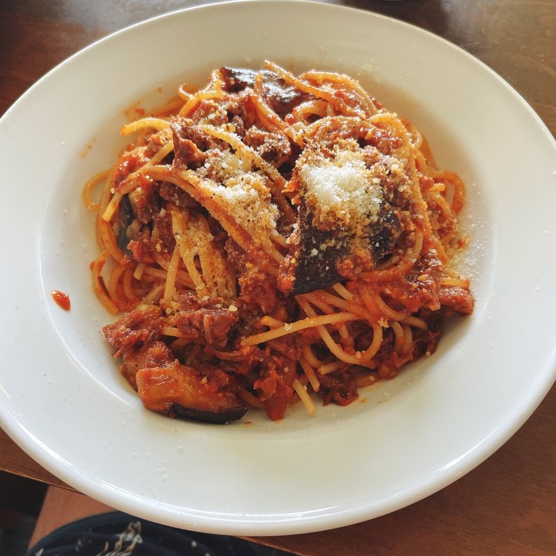 茄子と牛すじのアラビアータ(レストランフォレスト)