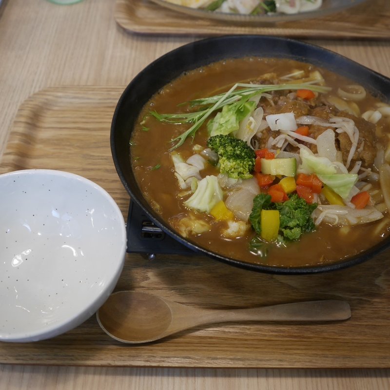 レアなカツカレーソースのの鉄板焼きうどん(KONA×MIZU×SHIO)