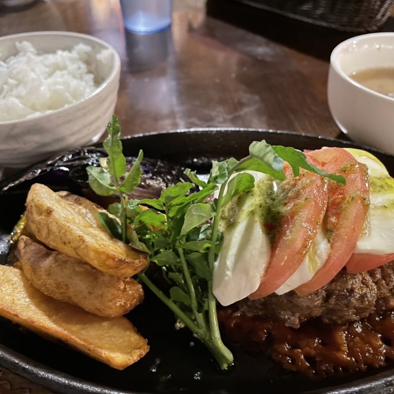カプレーゼハンバーグ(はんばーぐ　ますお)