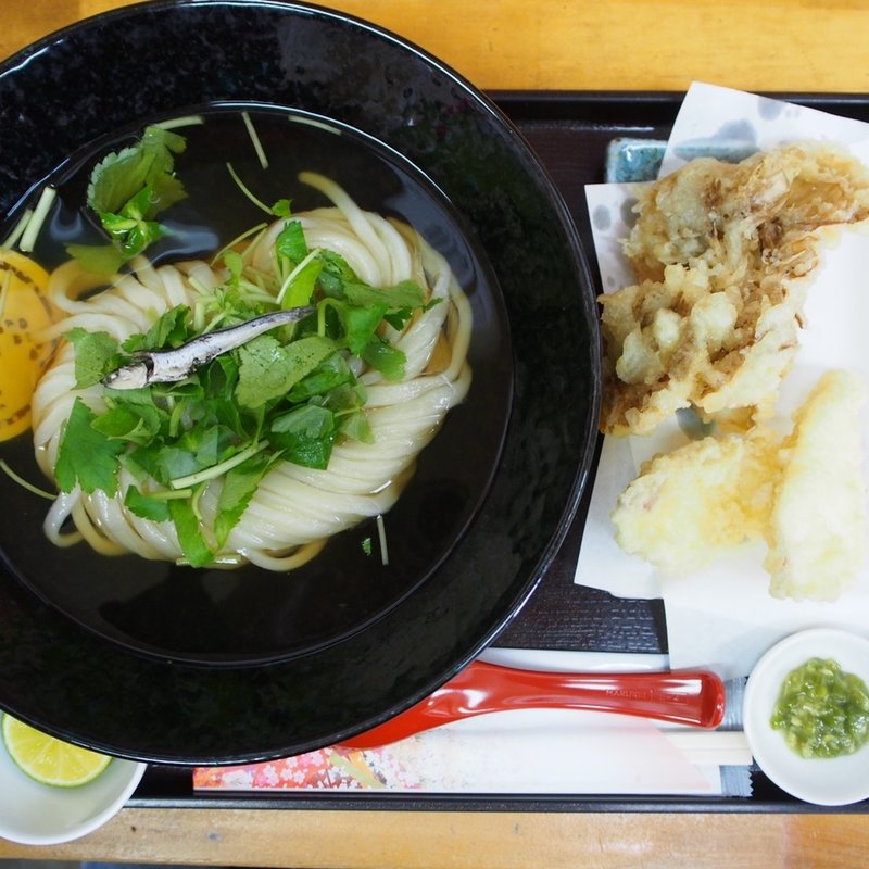 香り冷やかけ(極上舞茸天、天然真鯛天セット)(手打ちうどん 紅屋)