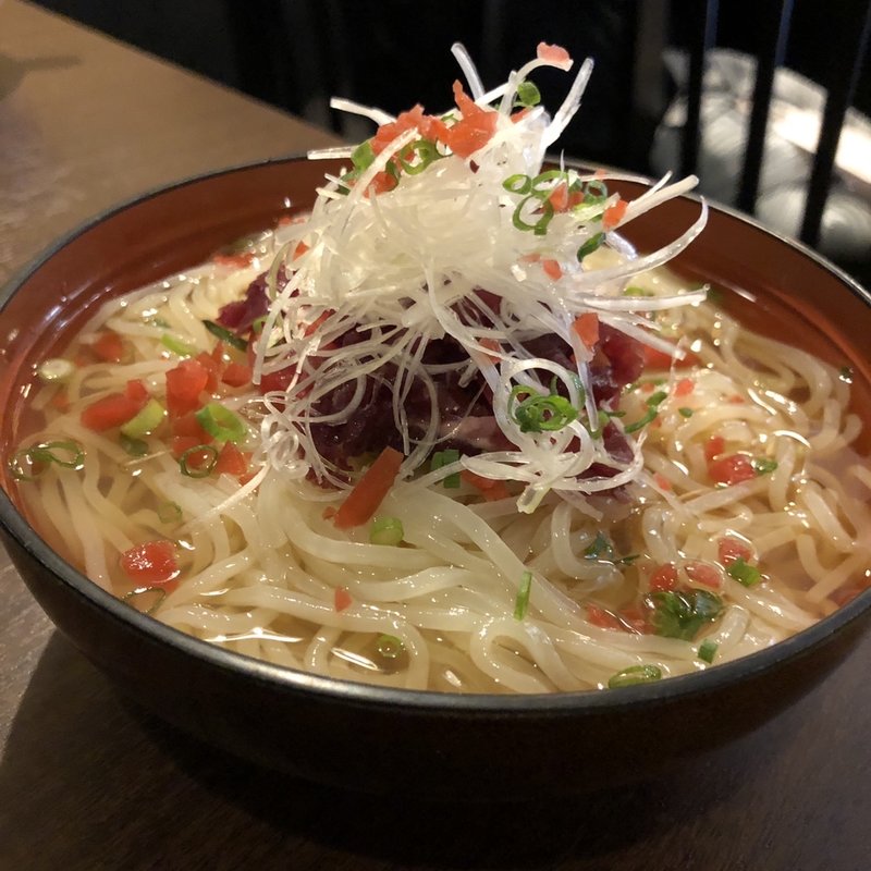 牛の生ハム風とトマトの冷麺(焼肉 肉秀 菊名店)