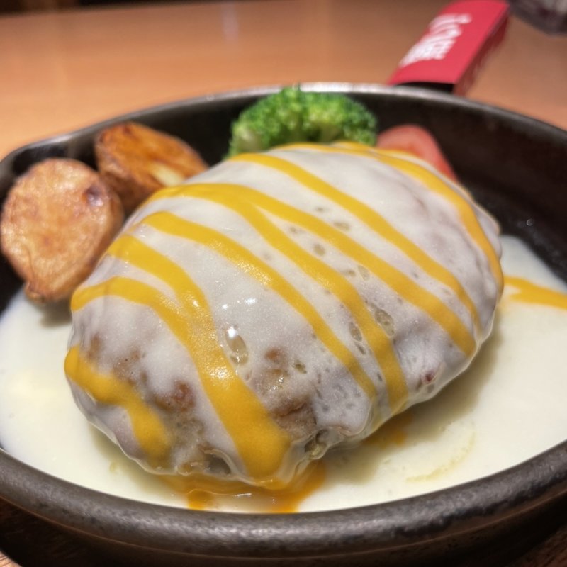 ダブルチーズハンバーグ(エビスバー 上野の森さくらテラス店 （YEBISU BAR）)