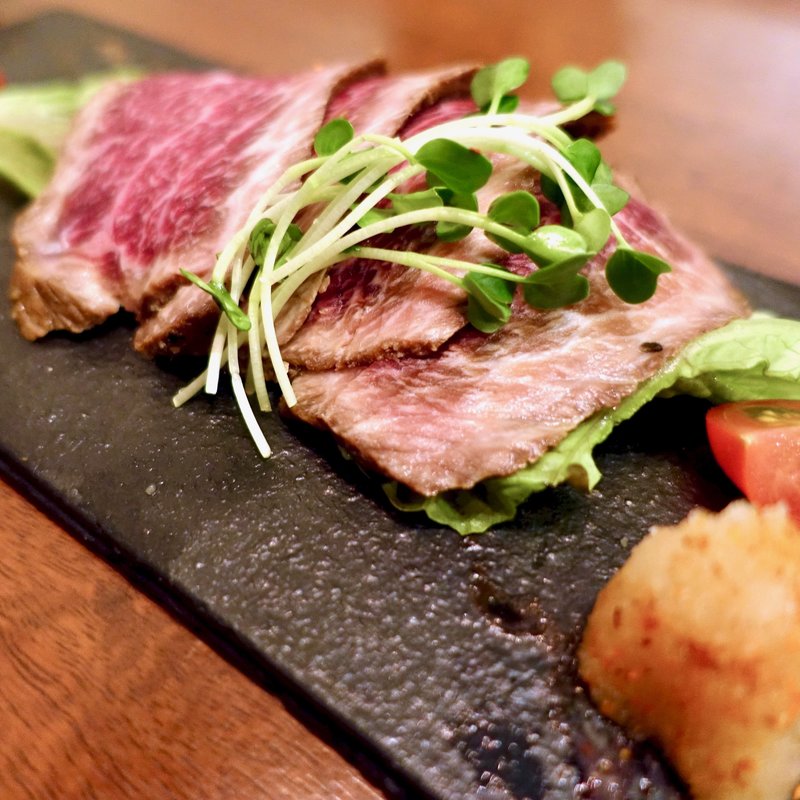 和牛たたき(だし屋凸凹)