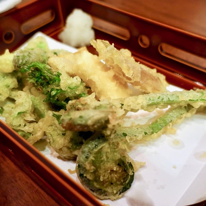 春野菜天ぷら盛(だし屋凸凹)