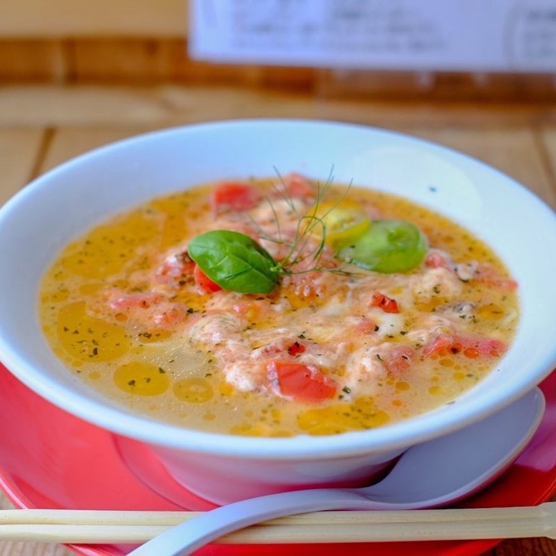 トマトとチーズのピッツァー麺(らーめんあたりや)