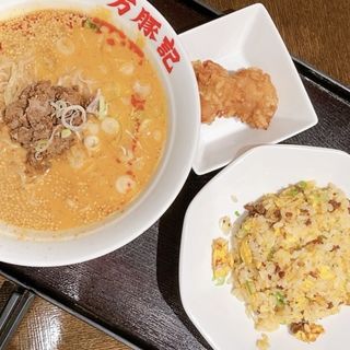 白胡麻坦々麺セット(万豚記 基町クレド・パセーラ店 )