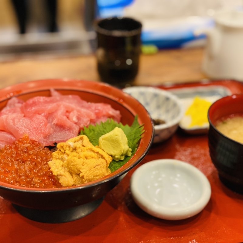 うにいくらなかおち丼(仲家)