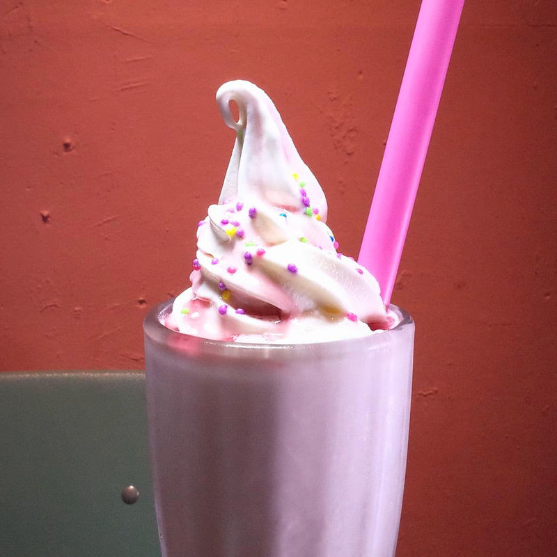 クランベリーミルクシェイク(BURGER&MILKSHAKE CRANE)